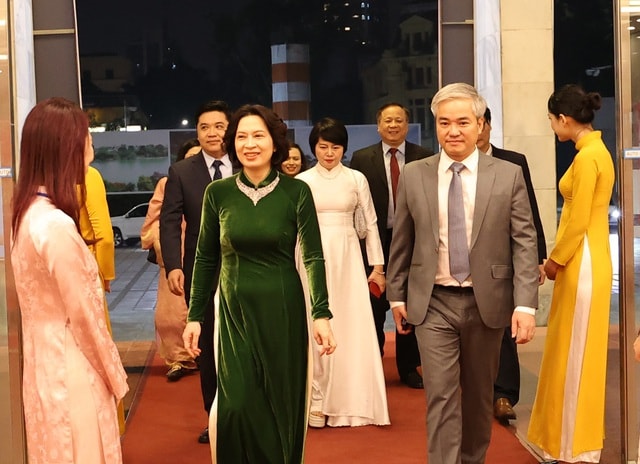 Đông đảo đại biểu dự Lễ tổng kết và trao giải 'Giải Báo chí phòng, chống HIV/AIDS'- Ảnh 1.