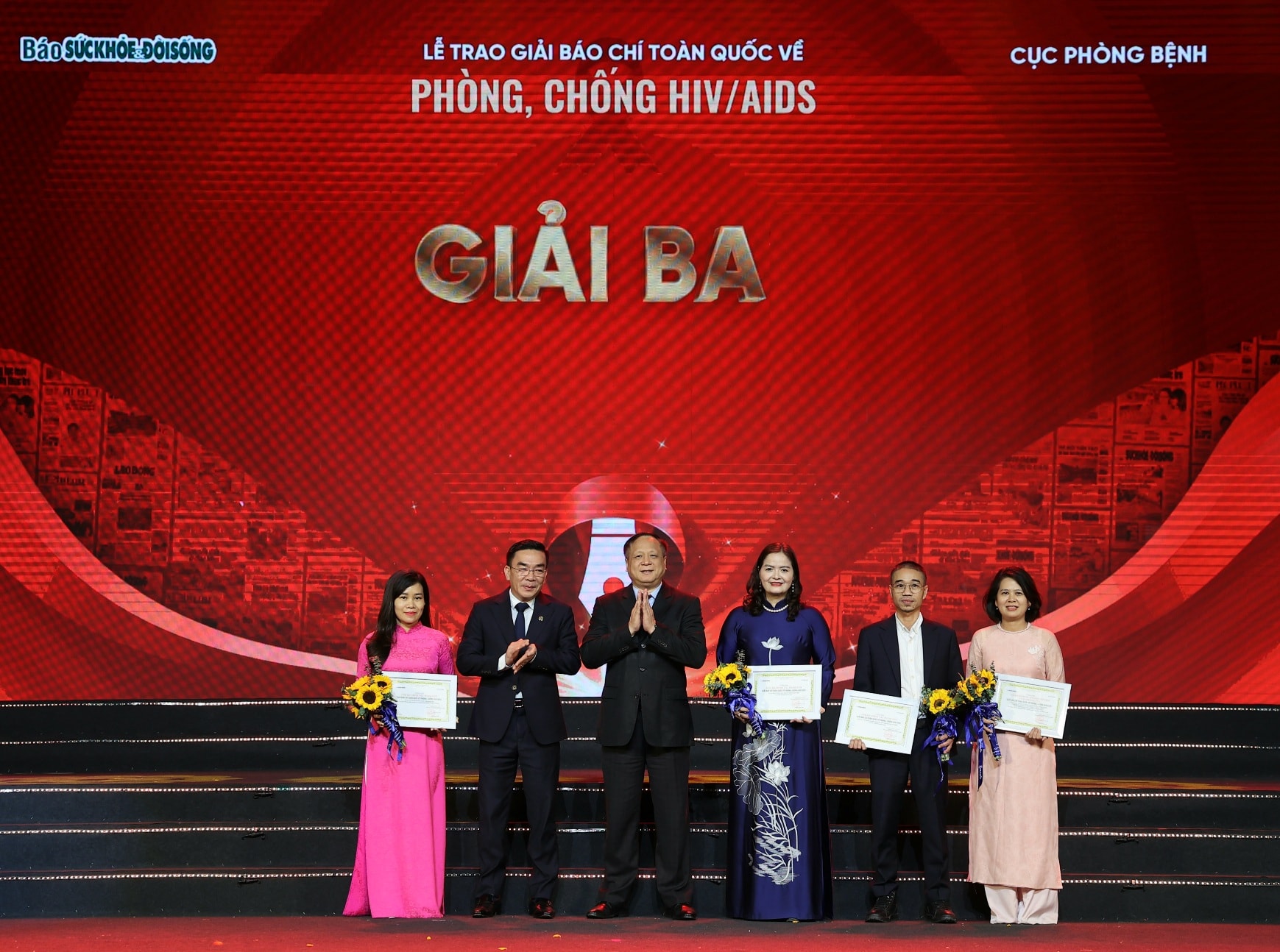 Thứ trưởng Bộ Y tế: Tiếp tục lan toả những câu chuyện, số phận... để xóa bỏ hoàn toàn sự kỳ thị, phân biệt đối xử với HIV/AIDS- Ảnh 5.