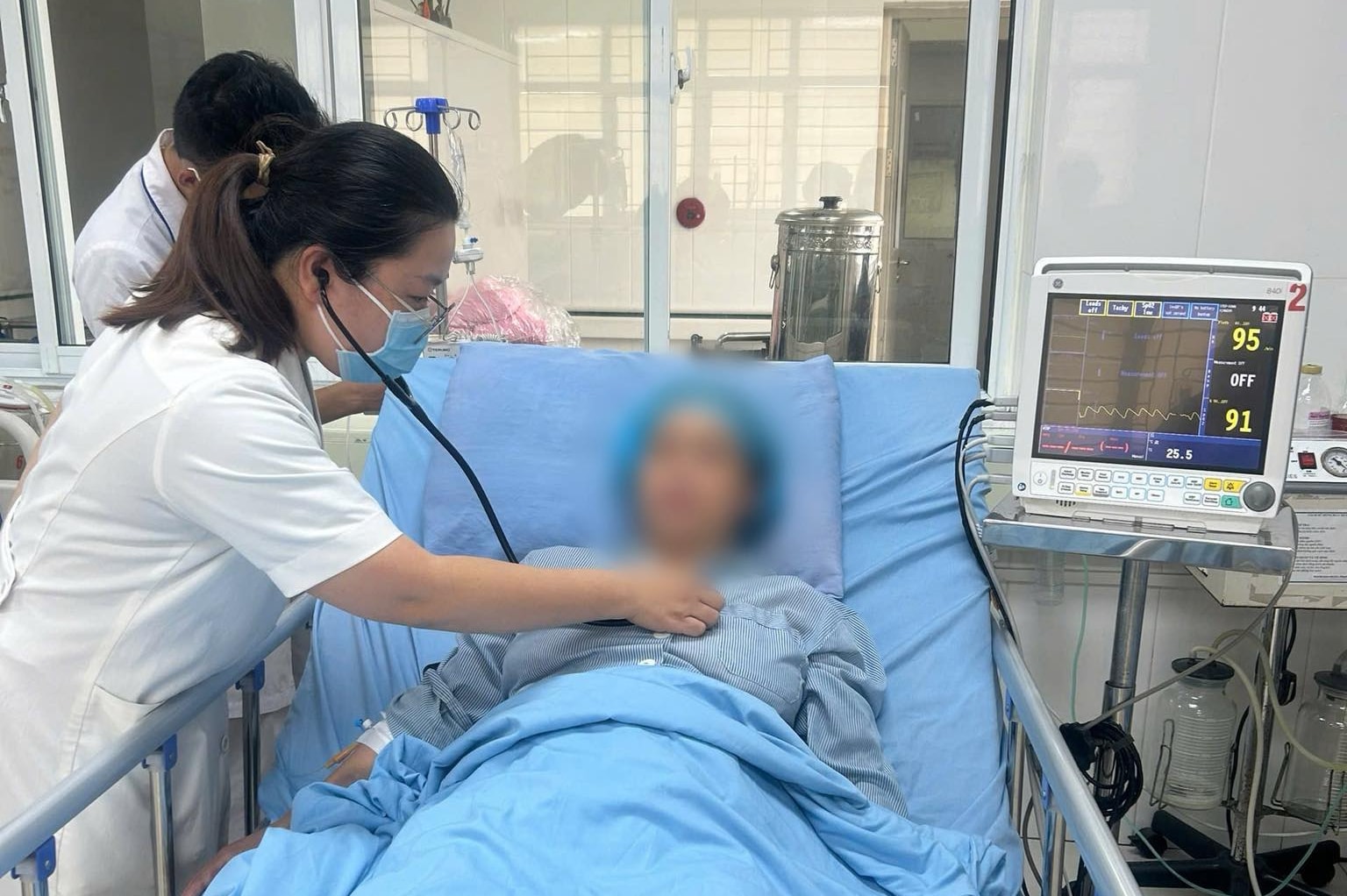 Cứu người phụ nữ bị đuối nước mặn, thoát cửa tử- Ảnh 1. Cứu người phụ nữ bị đuối nước mặn, thoát cửa tử- Ảnh 1.