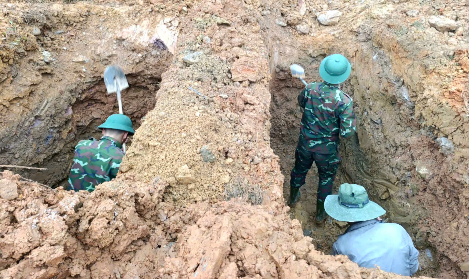 Quân đội 'thần tốc' giúp dân dựng lại nhà, ổn định cuộc sống sau mưa lũ- Ảnh 6.