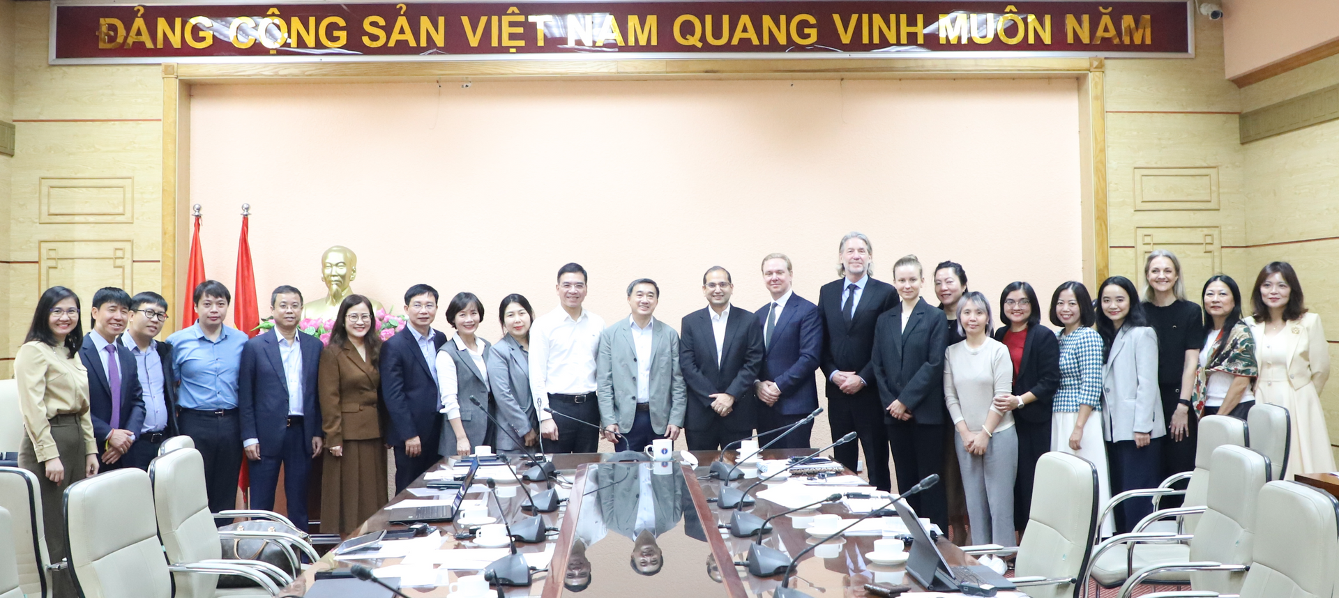 Đẩy mạnh thực hiện y tế thông minh để nâng chất lượng chăm sóc sức khoẻ nhân dân- Ảnh 5.