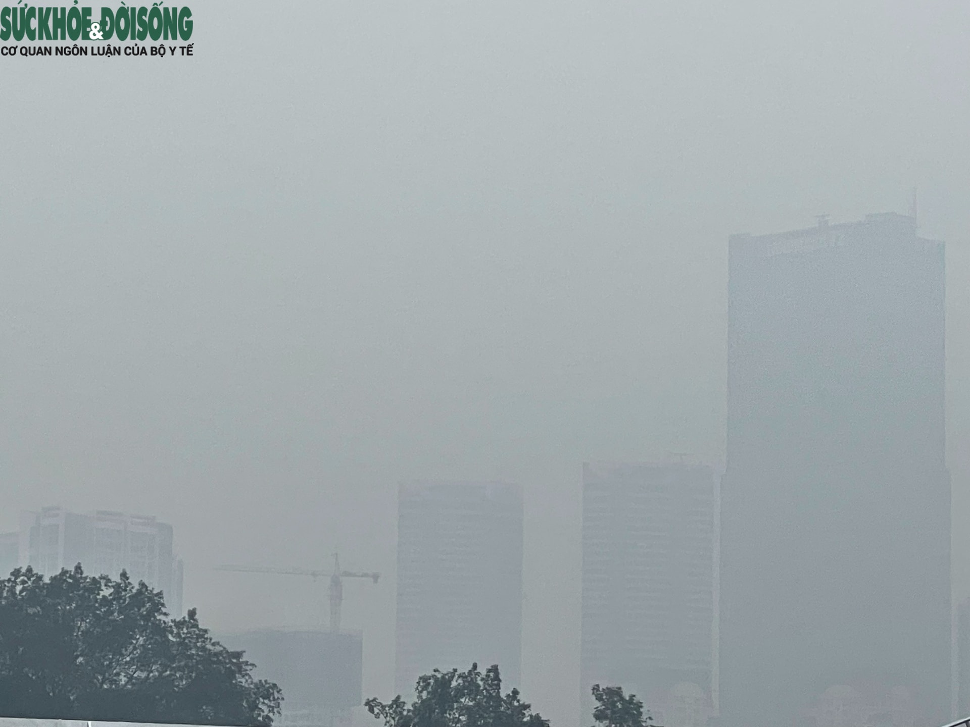Ô nhiễm kéo dài, bụi mịn bao trùm hàng loạt tòa nhà cao tầng ở Hà Nội- Ảnh 3. Ô nhiễm kéo dài, bụi mịn bao trùm hàng loạt tòa nhà cao tầng ở Hà Nội- Ảnh 3.