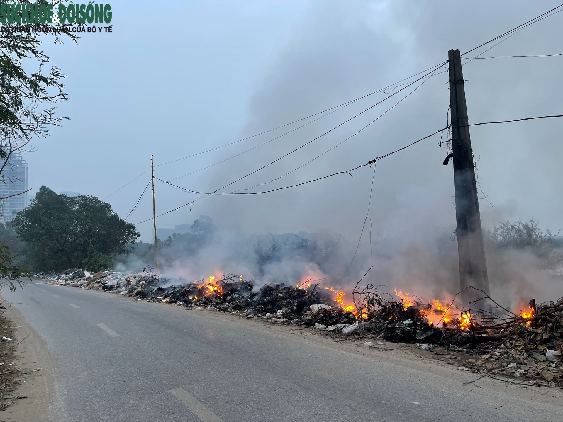 Ô nhiễm kéo dài, bụi mịn bao trùm hàng loạt tòa nhà cao tầng ở Hà Nội- Ảnh 8. Ô nhiễm kéo dài, bụi mịn bao trùm hàng loạt tòa nhà cao tầng ở Hà Nội- Ảnh 8.