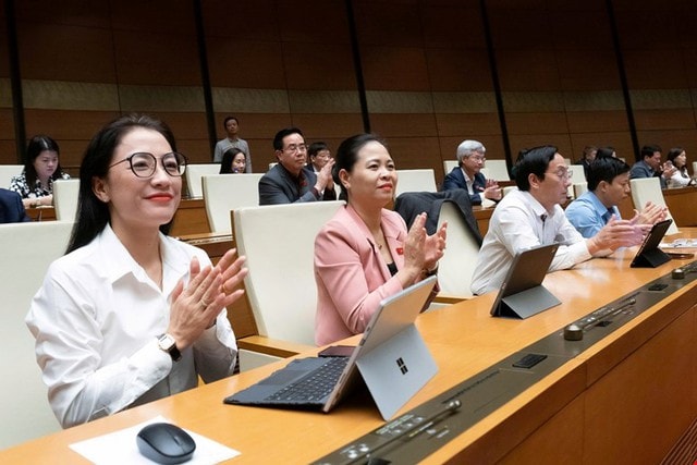 Bế mạc Kỳ họp thứ 10: Quốc hội thông qua 2 nghị quyết quan trọng về chăm sóc sức khỏe nhân dân- Ảnh 1. Bế mạc Kỳ họp thứ 10: Quốc hội thông qua 2 nghị quyết quan trọng về chăm sóc sức khỏe nhân dân- Ảnh 1.