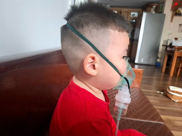 Cả nhà bị viêm đường hô hấp giữa mùa ô nhiễm không khí- Ảnh 1. Cả nhà bị viêm đường hô hấp giữa mùa ô nhiễm không khí- Ảnh 1.