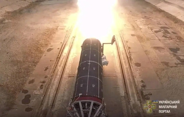 Ukraine lần đầu sử dụng tên lửa đạn đạo tự phát triển Sapsan?- Ảnh 1. Ukraine lần đầu sử dụng tên lửa đạn đạo tự phát triển Sapsan?- Ảnh 1.