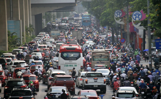 Hạn chế xe xăng vào vành đai 1 ở Hà Nội, người dân di chuyển thế nào?- Ảnh 2. Hạn chế xe xăng vào vành đai 1 ở Hà Nội, người dân di chuyển thế nào?- Ảnh 2.