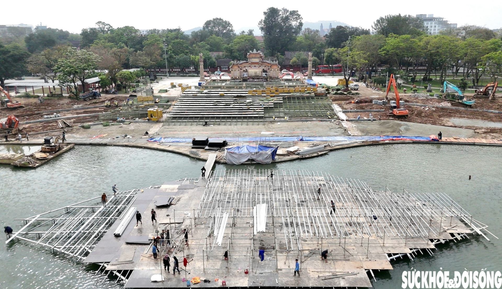 Hiện trạng sân khấu ngoài trời kết hợp đường dạo ven sông ở Huế sau lũ- Ảnh 3.