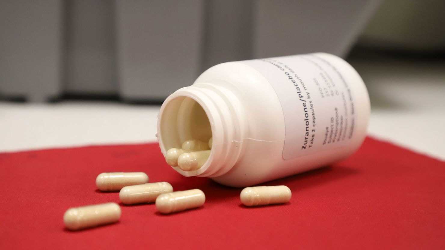 Canada cấp phép sử dụng thuốc zuranolone trong điều trị chứng trầm cảm sau sinh- Ảnh 1. Canada cấp phép sử dụng thuốc zuranolone trong điều trị chứng trầm cảm sau sinh- Ảnh 1.