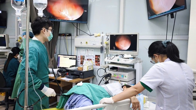 Ổ giun trong đại tràng người phụ nữ có thói quen ăn rau sống- Ảnh 3.