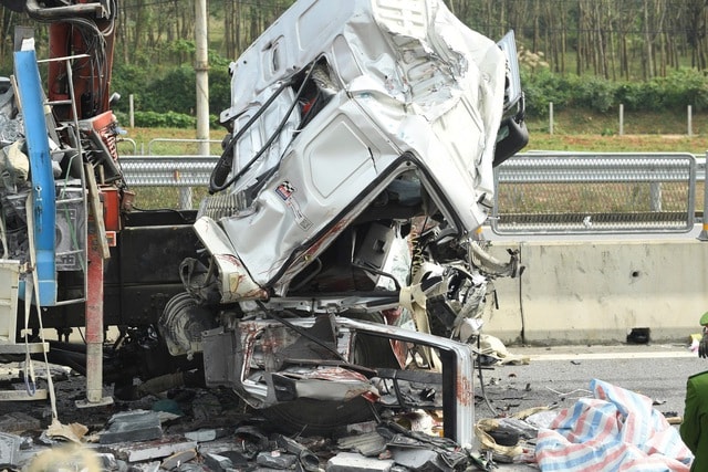 Khởi tố vụ tai nạn trên cao tốc khiến 6 người thương vong- Ảnh 1. Khởi tố vụ tai nạn trên cao tốc khiến 6 người thương vong- Ảnh 1.