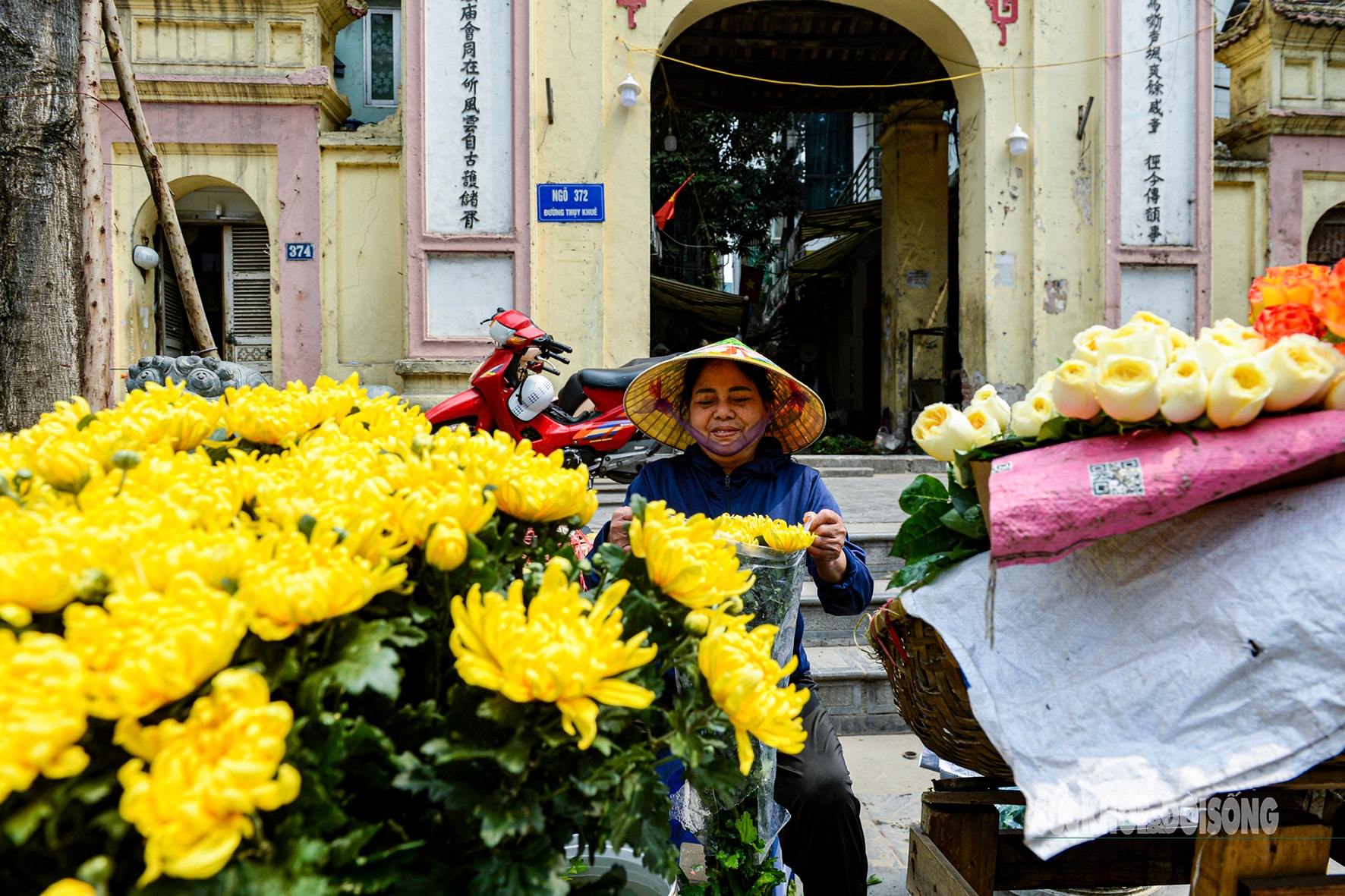 Những cổng làng rêu phong giữa phố thị- Ảnh 9.