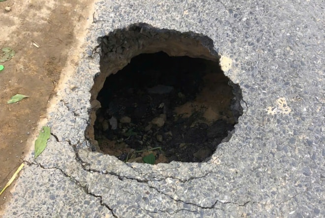 Xuất hiện hố sụt lún trên tuyến Quốc lộ 49 ở Huế- Ảnh 3.