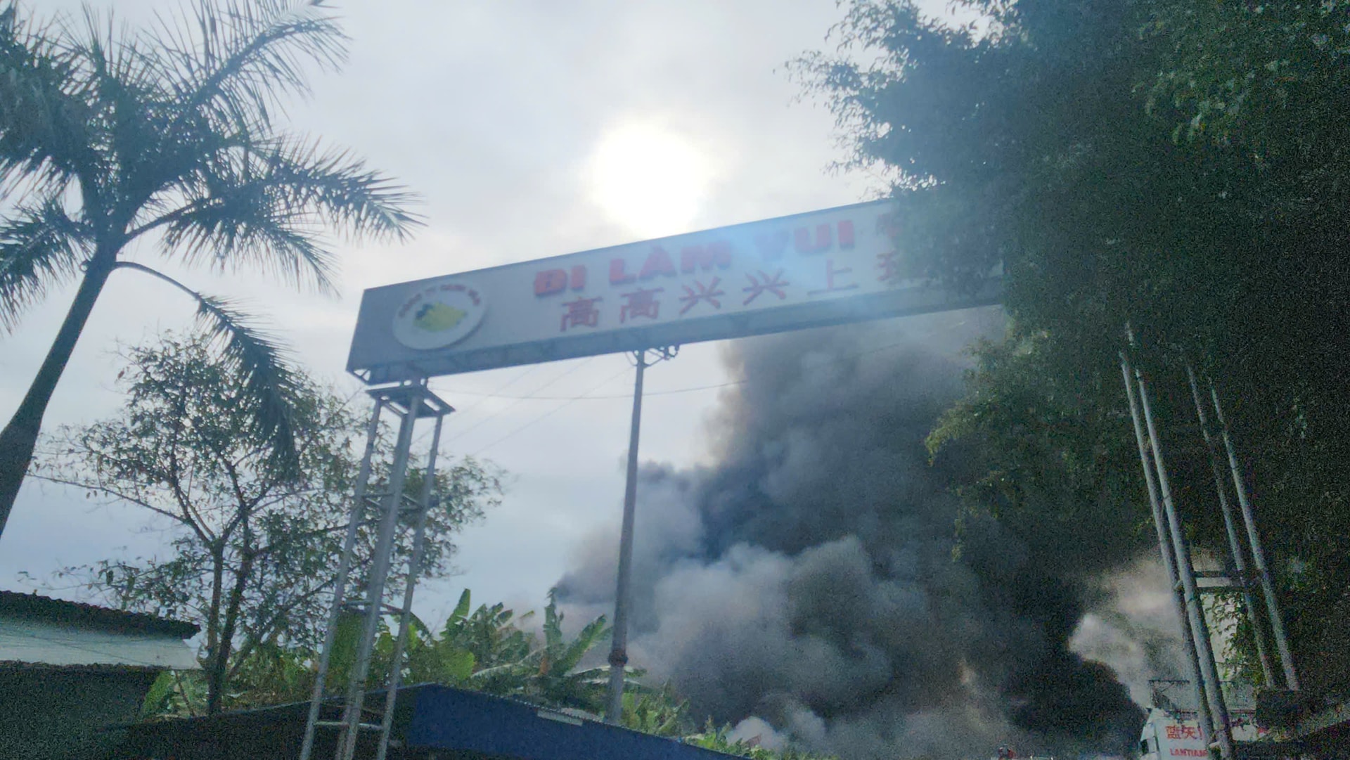 Cháy xưởng sản xuất giày da 12.000 m2 ở Hải Phòng- Ảnh 2.