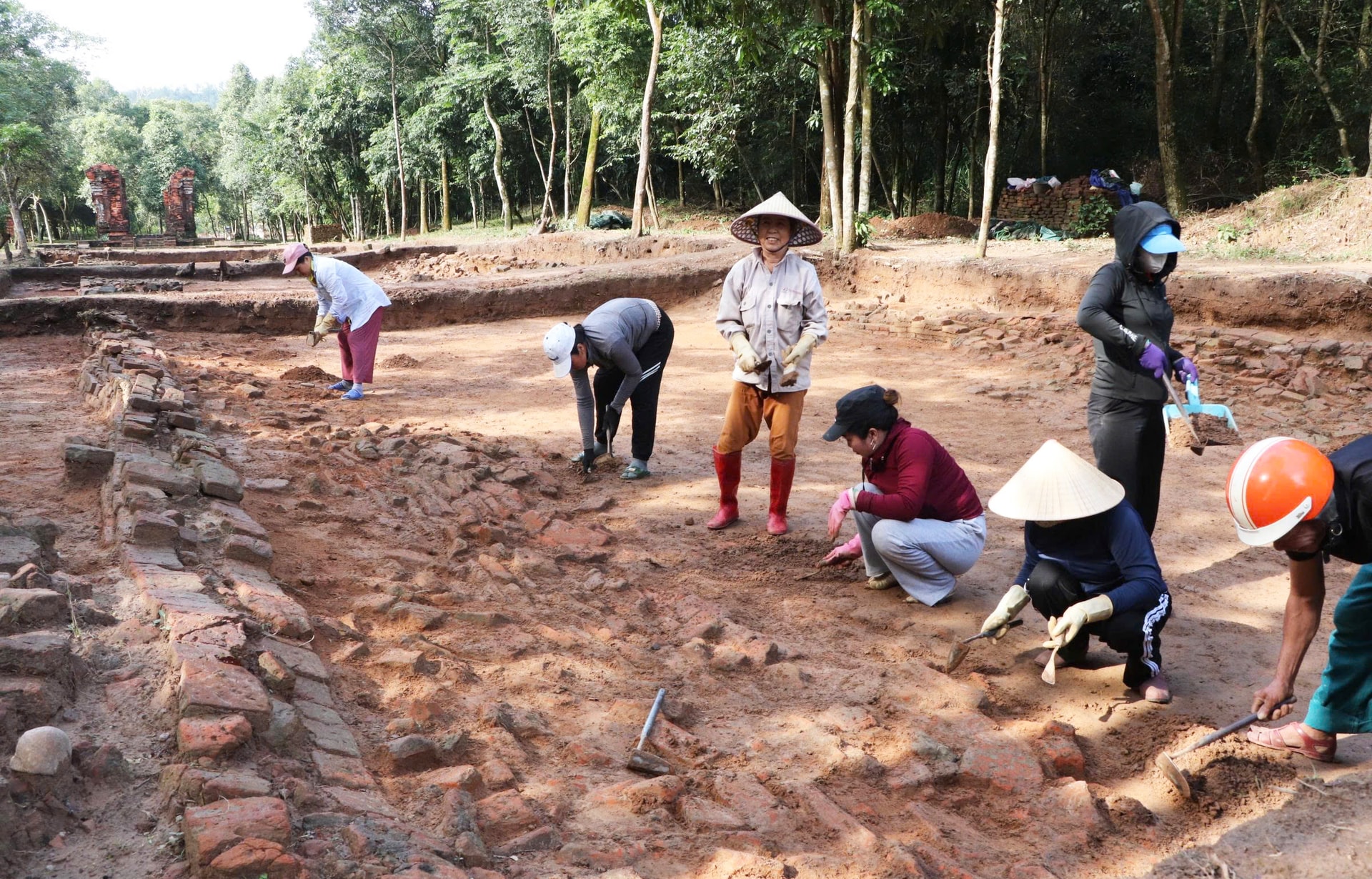 Cận cảnh con đường thiêng bí ẩn ở Thánh địa Mỹ Sơn- Ảnh 1.