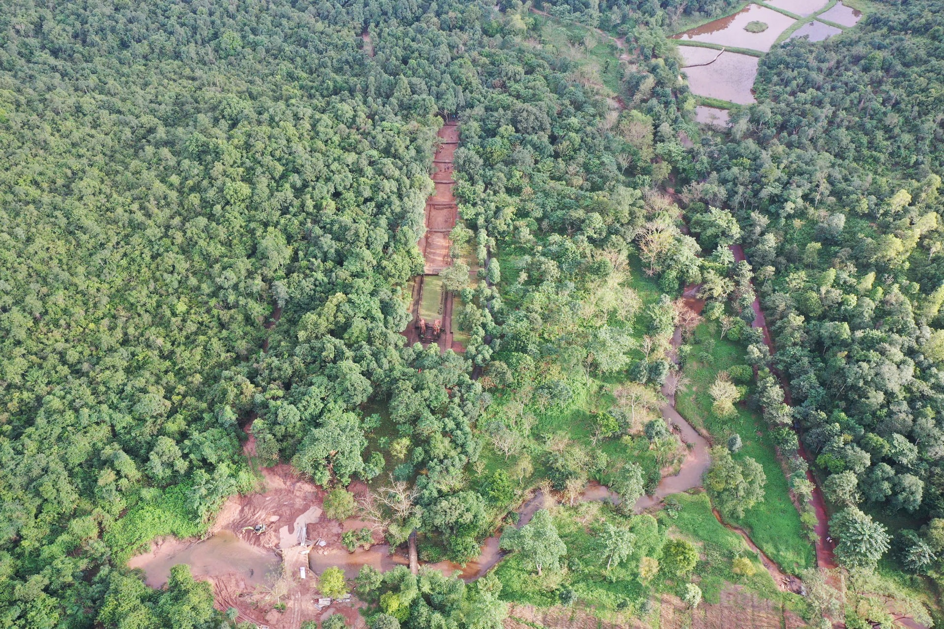 Cận cảnh con đường thiêng bí ẩn ở Thánh địa Mỹ Sơn- Ảnh 3.