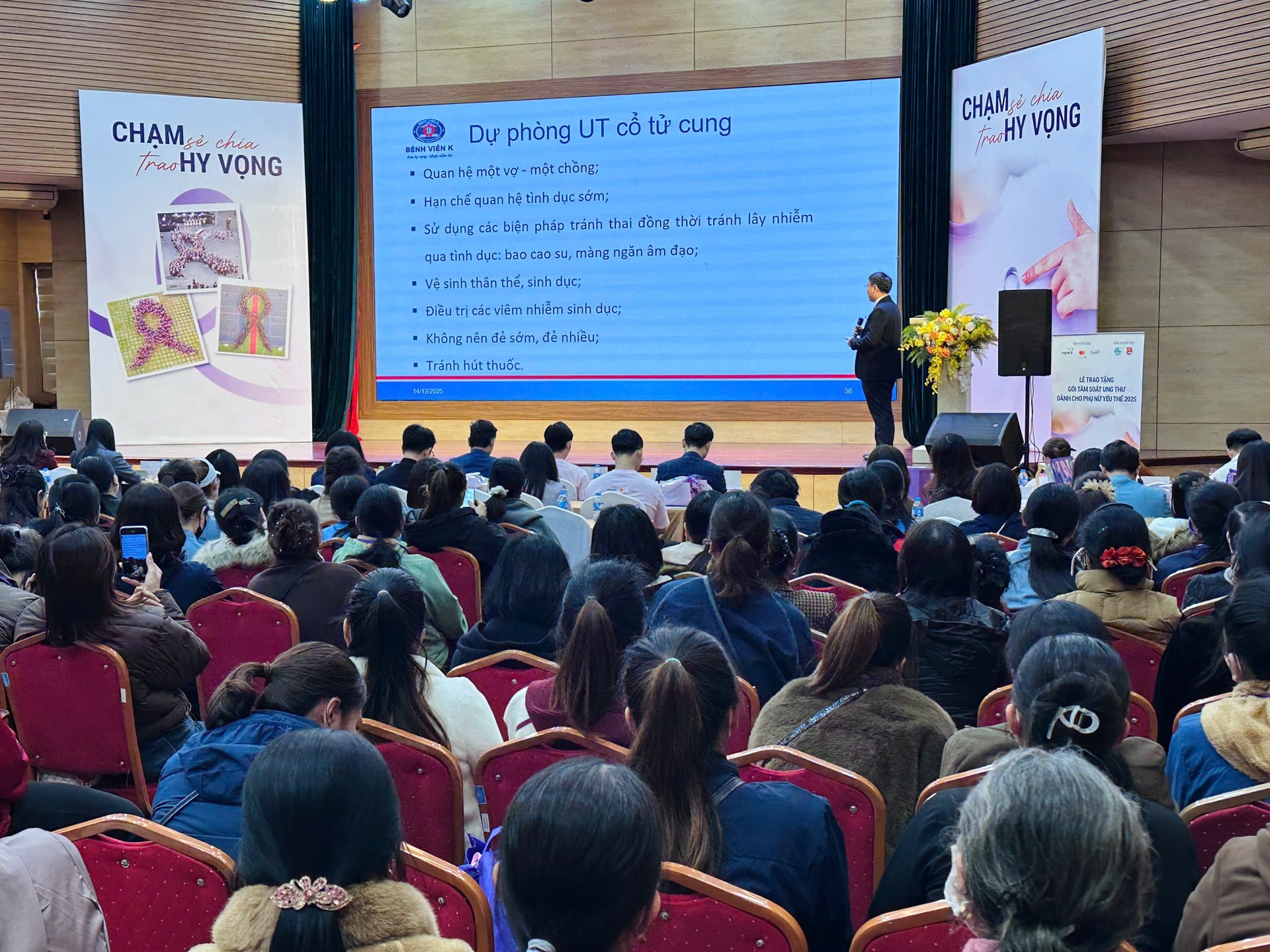 Những bệnh ung thư nào đe doạ sức khoẻ hàng nghìn phụ nữ Việt Nam?- Ảnh 1. Những bệnh ung thư nào đe doạ sức khoẻ hàng nghìn phụ nữ Việt Nam?- Ảnh 1.