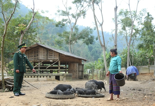 Giữ nền tảng con người giữa vùng biên thử thách- Ảnh 2. Giữ nền tảng con người giữa vùng biên thử thách- Ảnh 2.