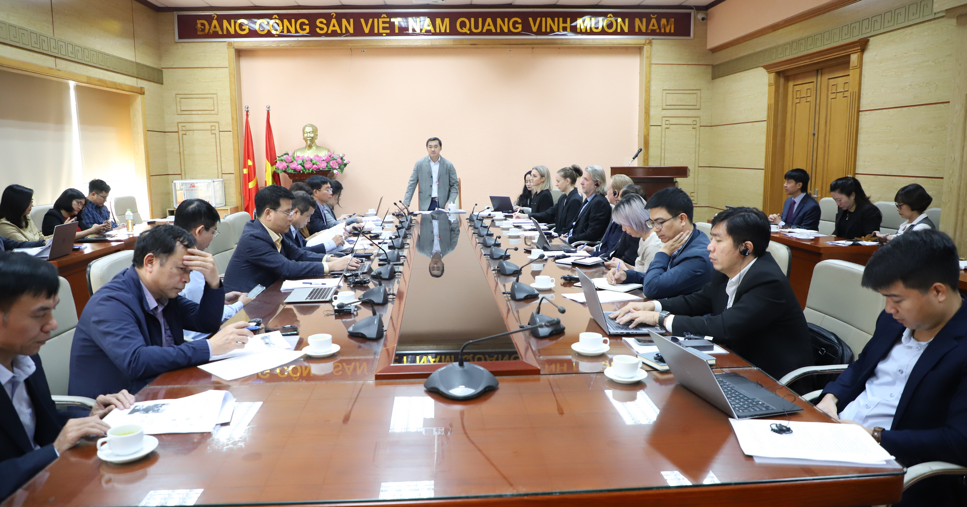 Đẩy mạnh ứng dụng y tế thông minh, hướng tới mỗi người dân được khám sức khỏe hàng năm- Ảnh 1. Đẩy mạnh ứng dụng y tế thông minh, hướng tới mỗi người dân được khám sức khỏe hàng năm- Ảnh 1.