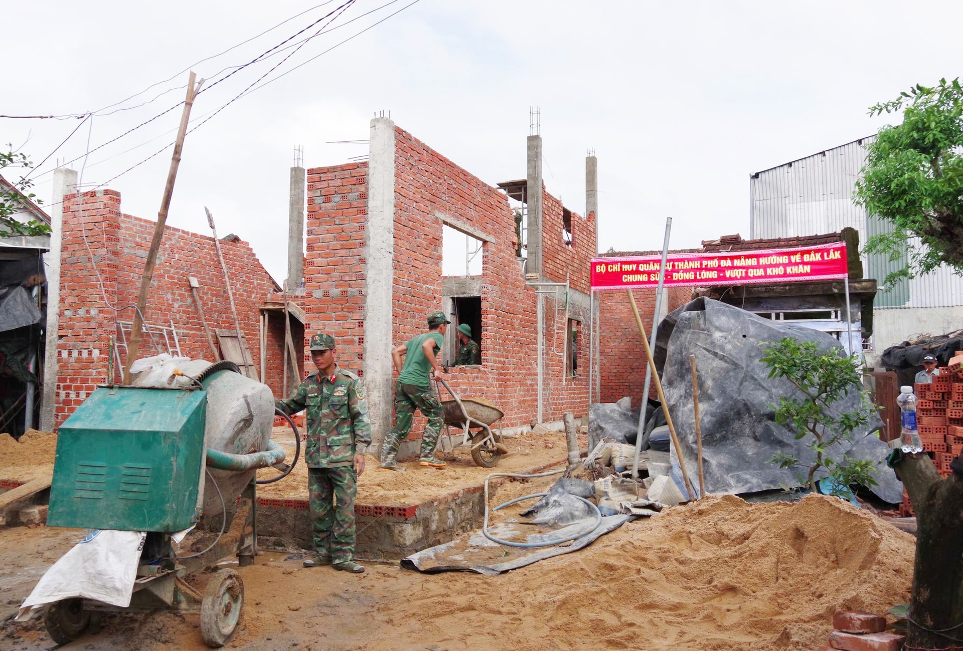 Đẩy nhanh tiến độ xây dựng, những ngôi nhà kiên cố trong 'Chiến dịch Quang Trung' sắp được trao tận tay người dân- Ảnh 1. Đẩy nhanh tiến độ xây dựng, những ngôi nhà kiên cố trong 'Chiến dịch Quang Trung' sắp được trao tận tay người dân- Ảnh 1.