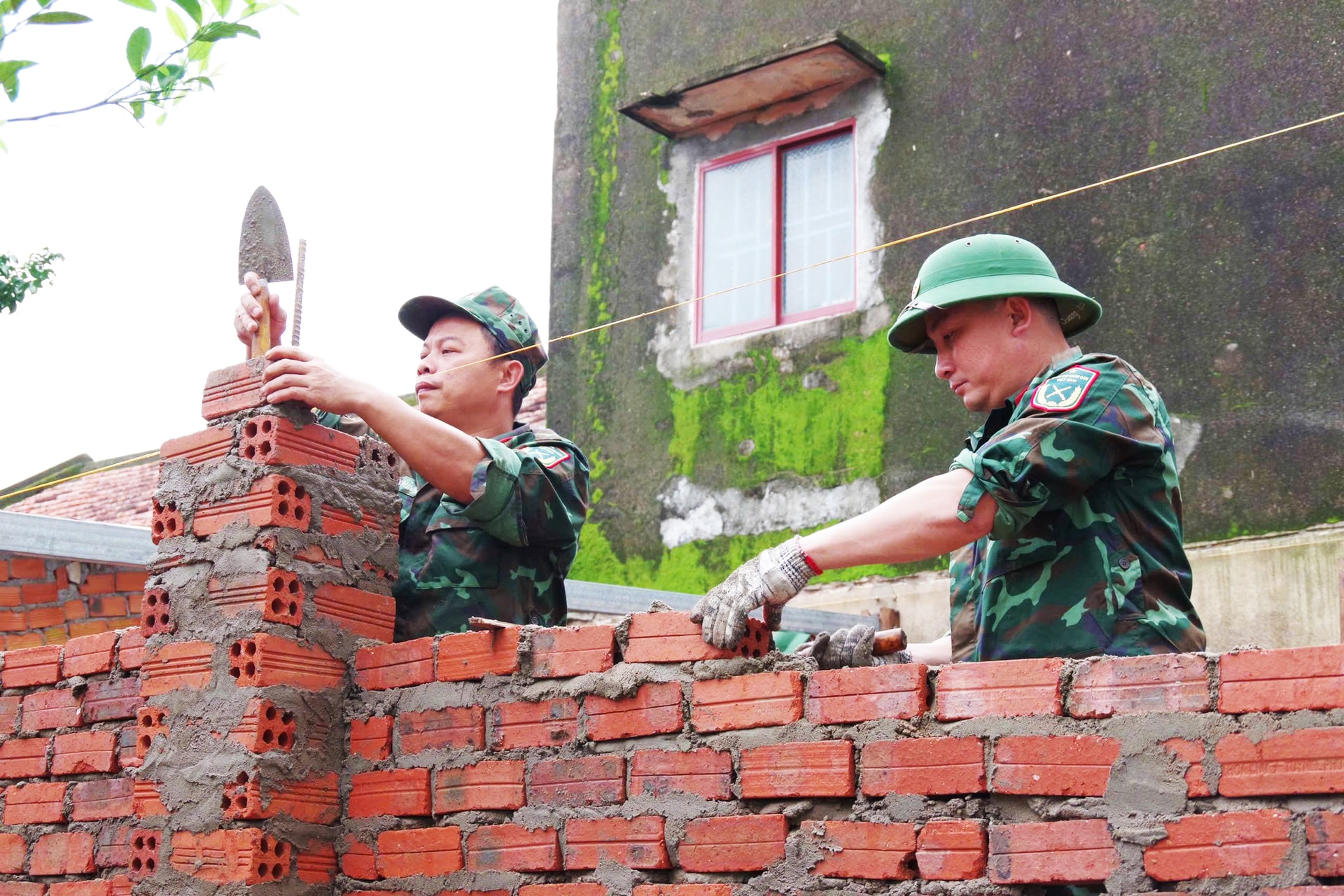 Đẩy nhanh tiến độ xây dựng, những ngôi nhà kiên cố trong 'Chiến dịch Quang Trung' sắp được trao tận tay người dân- Ảnh 3. Đẩy nhanh tiến độ xây dựng, những ngôi nhà kiên cố trong 'Chiến dịch Quang Trung' sắp được trao tận tay người dân- Ảnh 3.