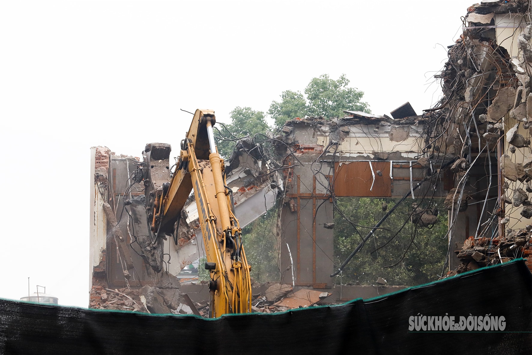 Cận cảnh phá dỡ loạt công trình trên 'đất vàng' ven hồ Hoàn Kiếm- Ảnh 6.