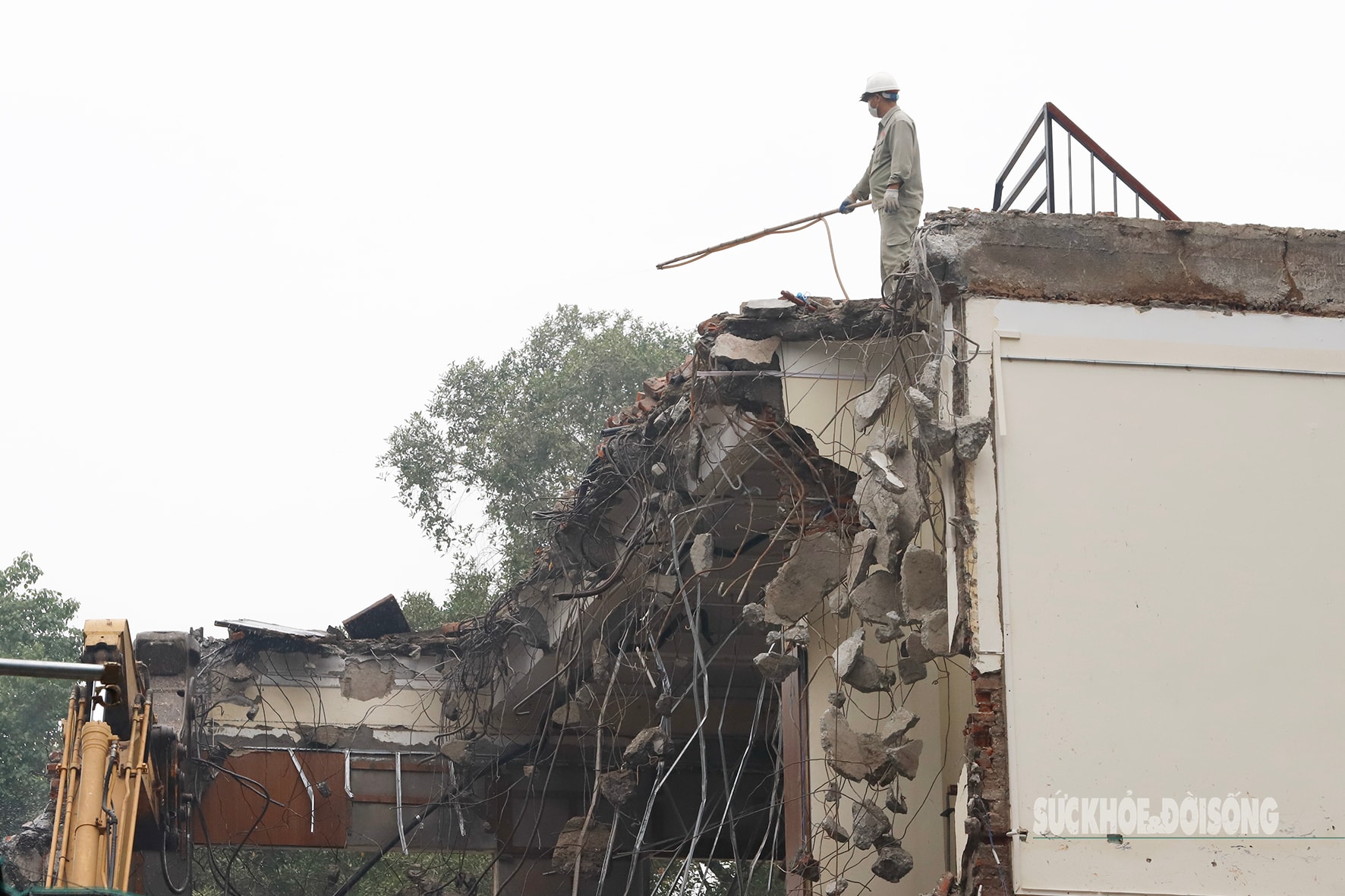 Cận cảnh phá dỡ loạt công trình trên 'đất vàng' ven hồ Hoàn Kiếm- Ảnh 7.