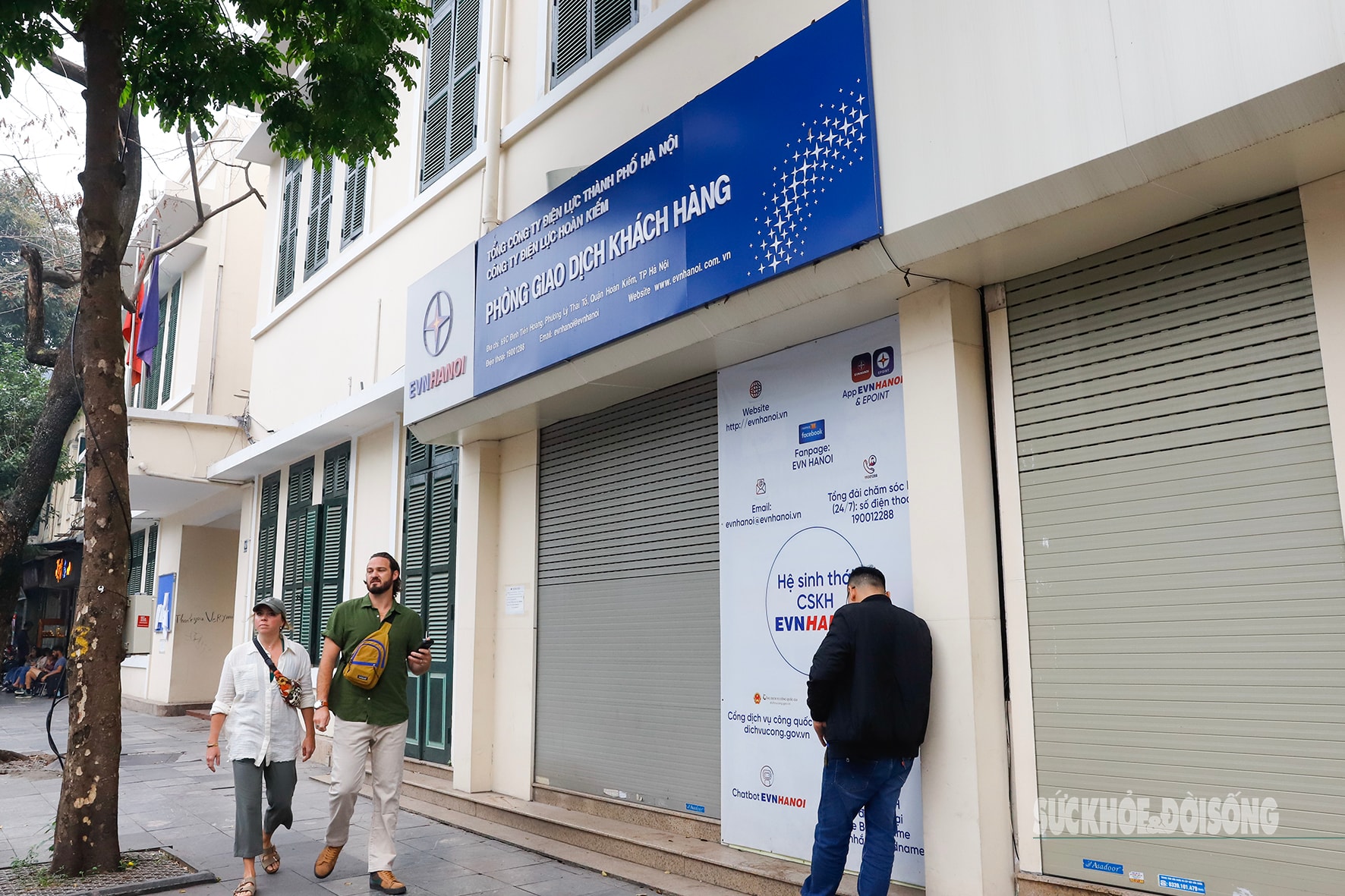 Cận cảnh phá dỡ loạt công trình trên 'đất vàng' ven hồ Hoàn Kiếm- Ảnh 2.