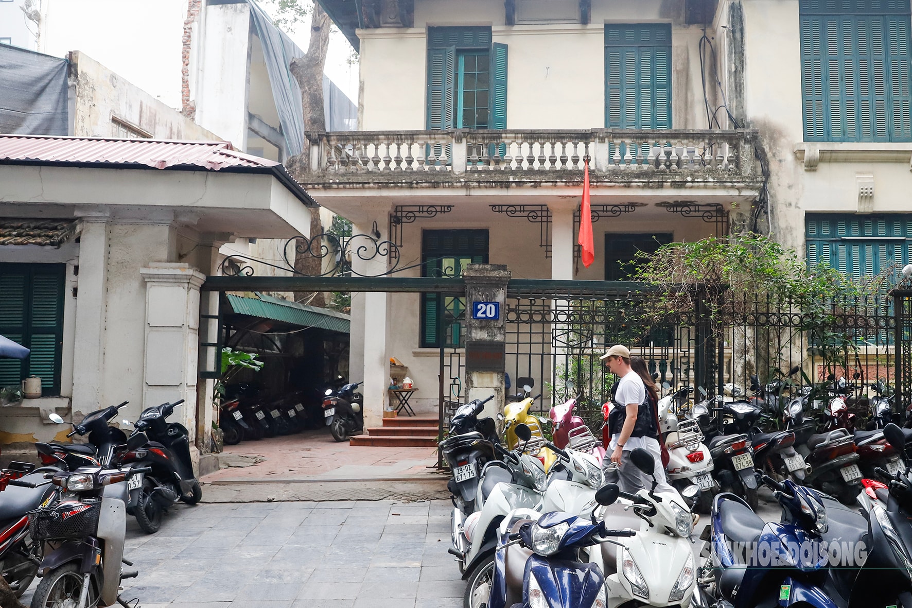 Cận cảnh phá dỡ loạt công trình trên 'đất vàng' ven hồ Hoàn Kiếm- Ảnh 10.