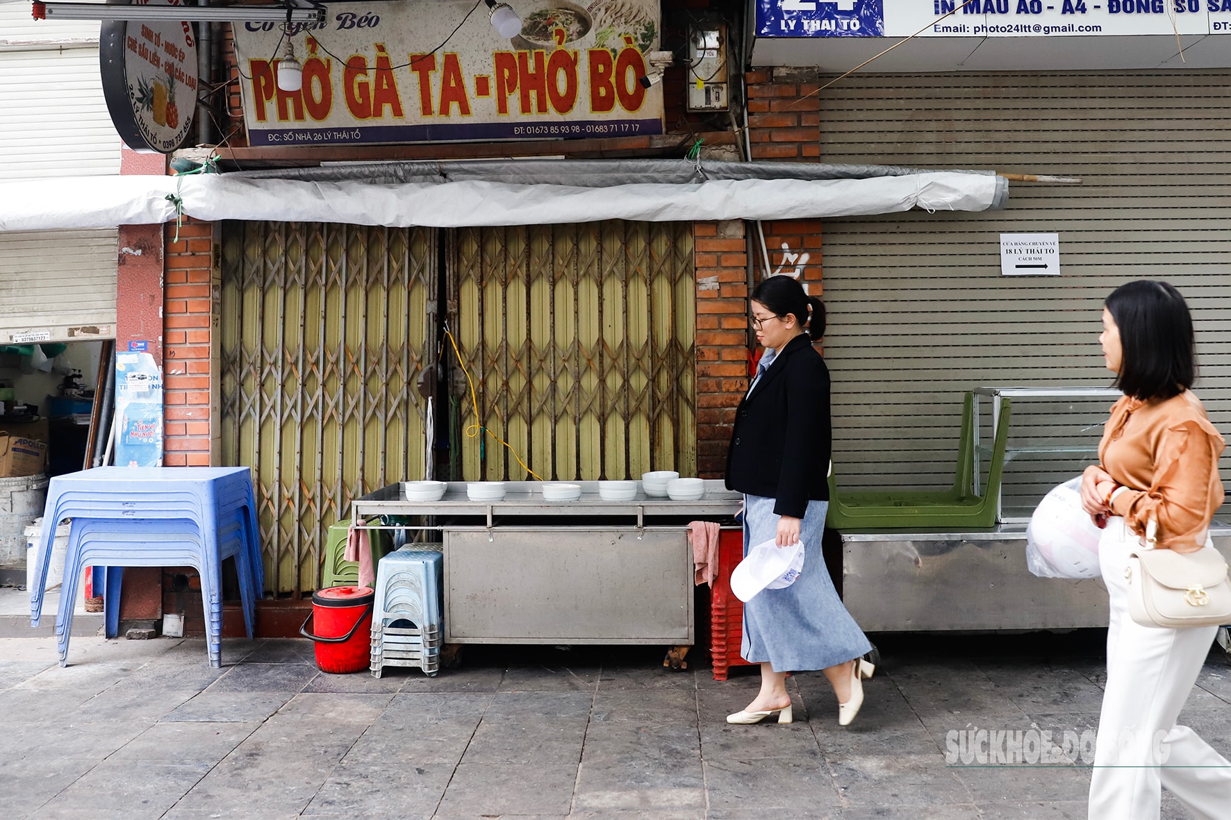 Cận cảnh phá dỡ loạt công trình trên 'đất vàng' ven hồ Hoàn Kiếm- Ảnh 3.