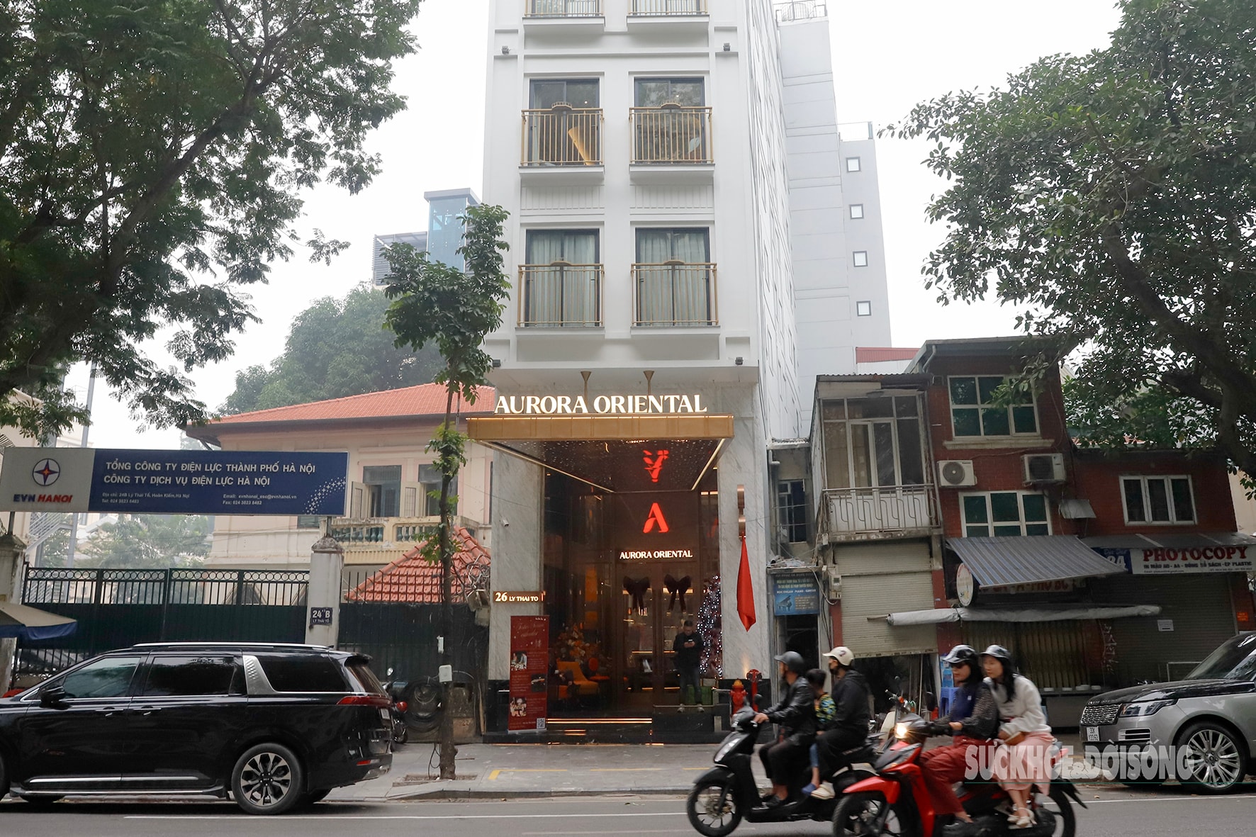 Cận cảnh phá dỡ loạt công trình trên 'đất vàng' ven hồ Hoàn Kiếm- Ảnh 9.