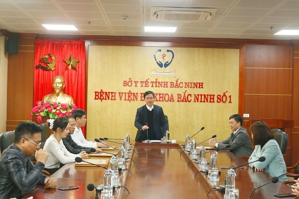 Bắc Ninh khen thưởng đột xuất ê kíp cứu sống bệnh nhân nguy kịch- Ảnh 1.