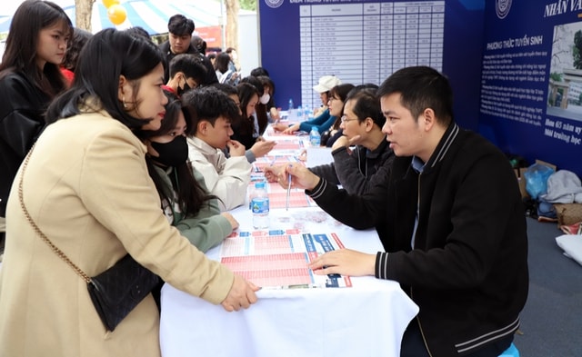 Tuyển sinh 2026: Vì sao nhiều trường thu hẹp vai trò của học bạ?- Ảnh 1.