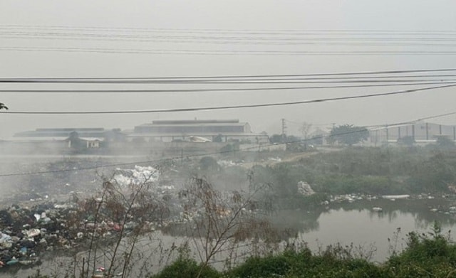 Đốt rác tự phát, nguyên nhân làm nghiêm trọng thêm ô nhiễm không khí- Ảnh 1. Đốt rác tự phát, nguyên nhân làm nghiêm trọng thêm ô nhiễm không khí- Ảnh 1.