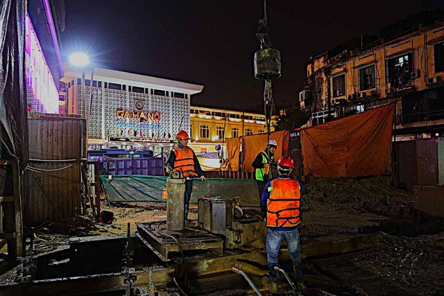 Hà Nội chốt hạn thu gọn rào chắn metro Nhổn - ga Hà Nội, tuyến nào sắp 'dễ thở'?- Ảnh 2. Hà Nội chốt hạn thu gọn rào chắn metro Nhổn - ga Hà Nội, tuyến nào sắp 'dễ thở'?- Ảnh 2.