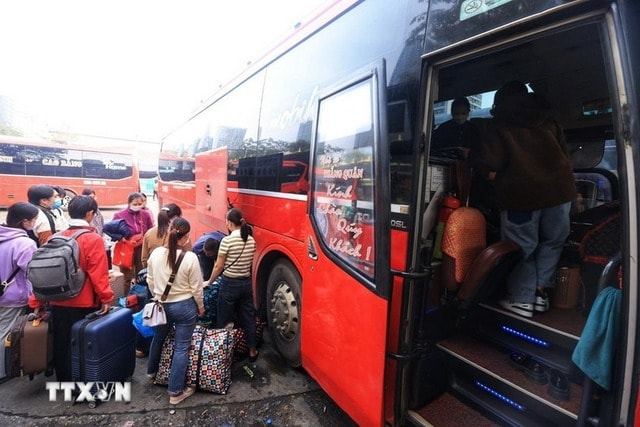 Hà Nội tăng khoảng 150 xe khách phục vụ người dân dịp Tết Dương lịch 2026- Ảnh 1. Hà Nội tăng khoảng 150 xe khách phục vụ người dân dịp Tết Dương lịch 2026- Ảnh 1.