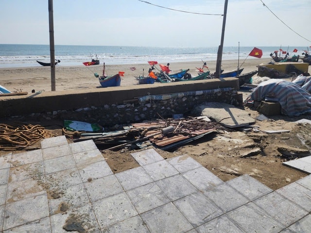 Đầu tư 2,5 tỷ đồng 'vá' tuyến kè biển Sầm Sơn- Ảnh 4.