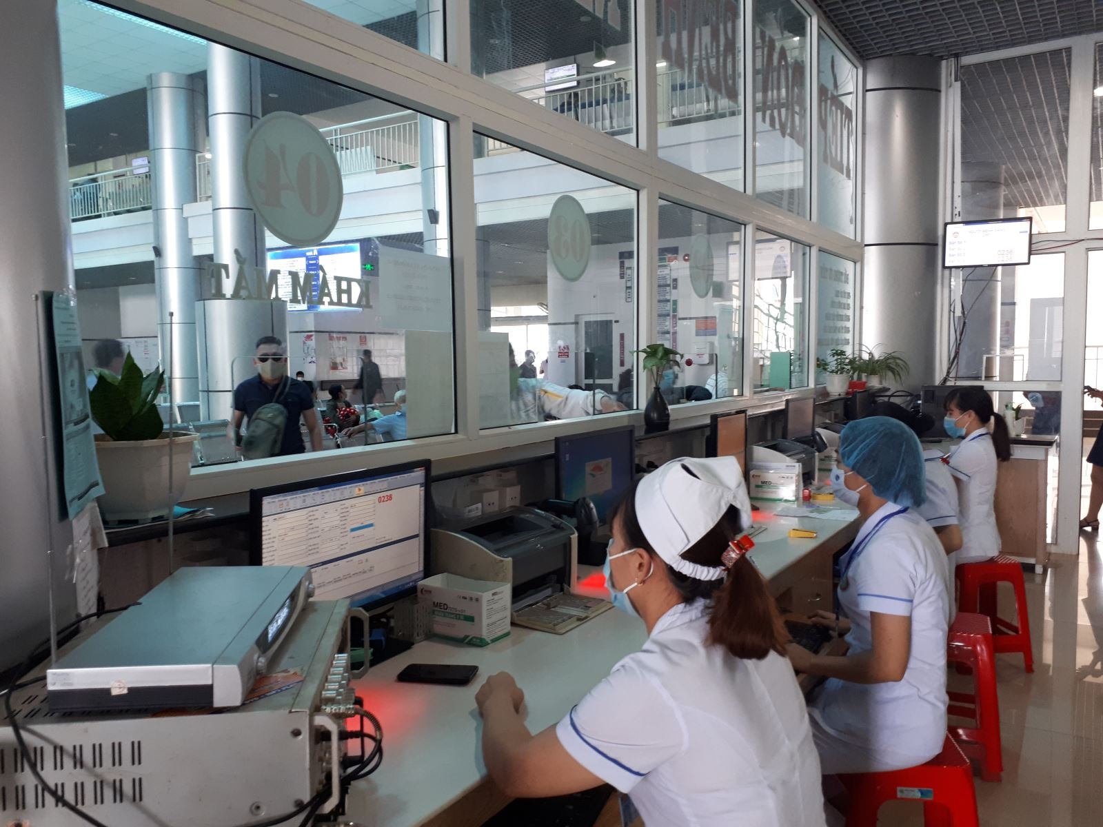 Nhận diện những chi phí tăng bất thường khi khám chữa bệnh BHYT- Ảnh 1.