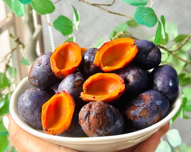 Thức quà dân dã của người nghèo xưa, nay có giá hàng trăm nghìn đồng mỗi cân- Ảnh 1.