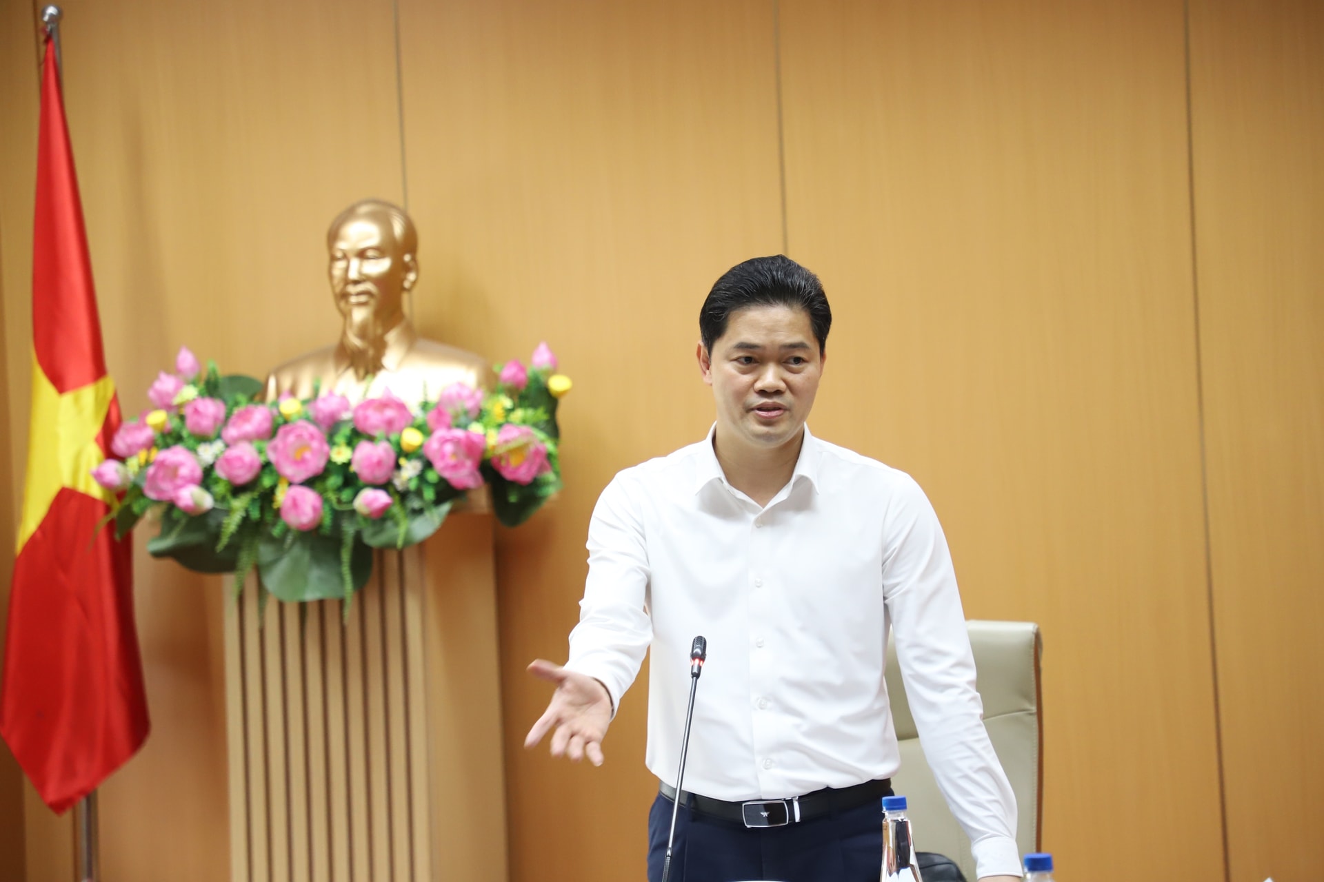 Quyết liệt hoàn thiện, chuẩn hóa, công khai đầy đủ các quy định thủ tục hành chính lĩnh vực y tế- Ảnh 2. Quyết liệt hoàn thiện, chuẩn hóa, công khai đầy đủ các quy định thủ tục hành chính lĩnh vực y tế- Ảnh 2.