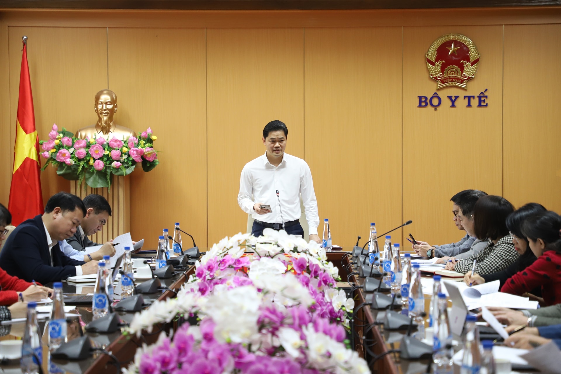 Quyết liệt hoàn thiện, chuẩn hóa, công khai đầy đủ các quy định thủ tục hành chính lĩnh vực y tế- Ảnh 1. Quyết liệt hoàn thiện, chuẩn hóa, công khai đầy đủ các quy định thủ tục hành chính lĩnh vực y tế- Ảnh 1.