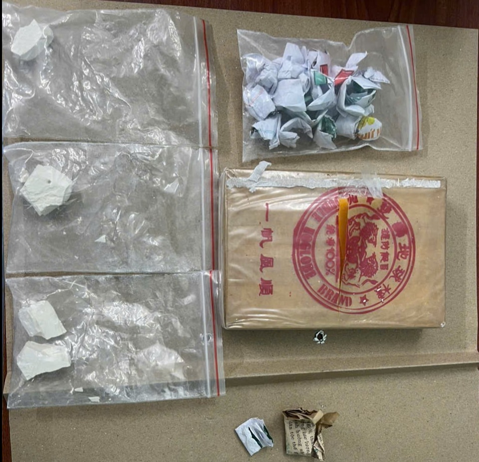 Gã đàn ông biến nhà ở thành 'boong ke' đặc biệt, bán lẻ ma túy- Ảnh 1.