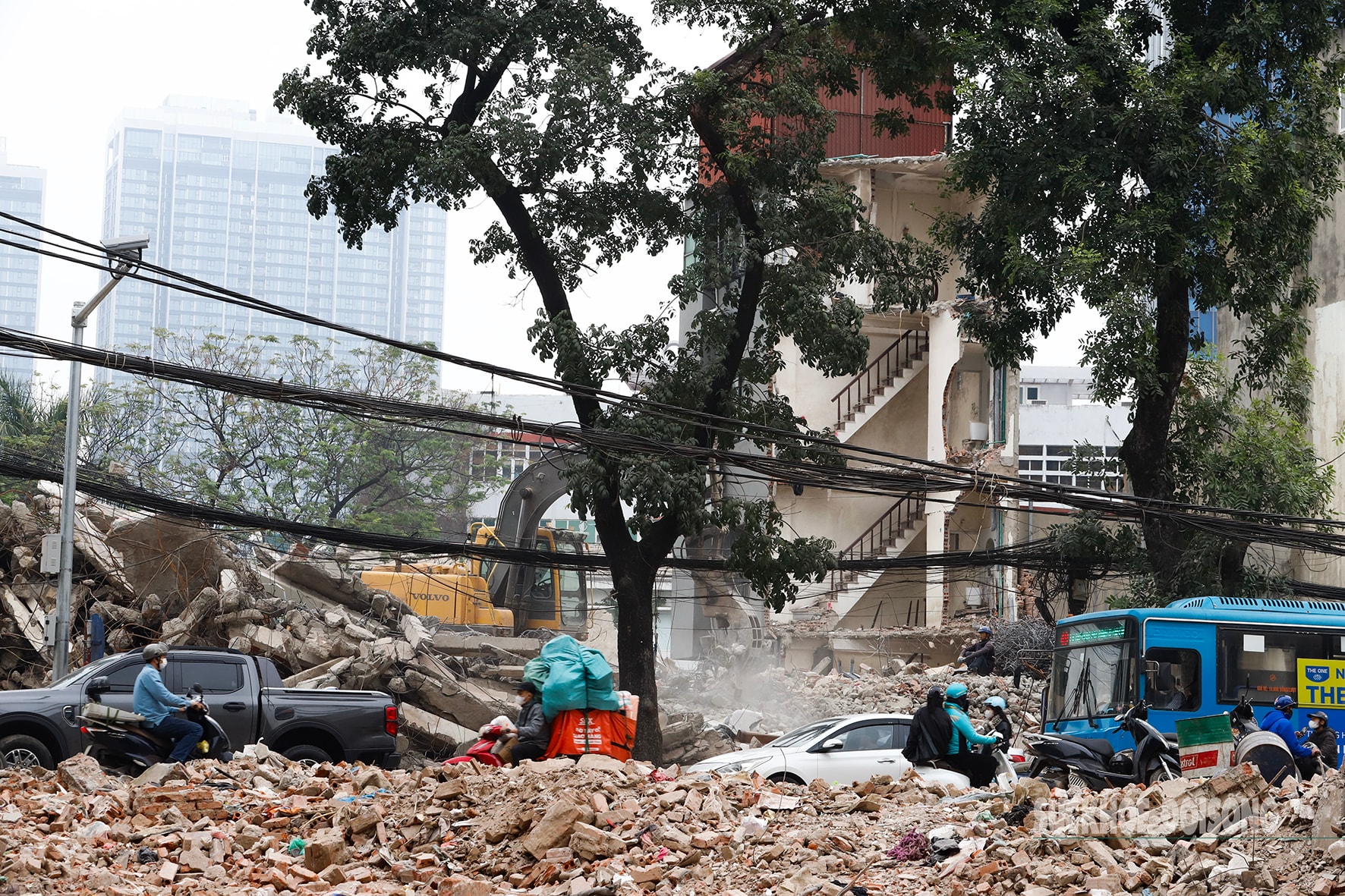 Dãy nhà bám sát trục đường Đê La Thành biến mất, lộ diện mặt bằng 'khổng lồ' của Vành đai 1 - Ảnh 5.