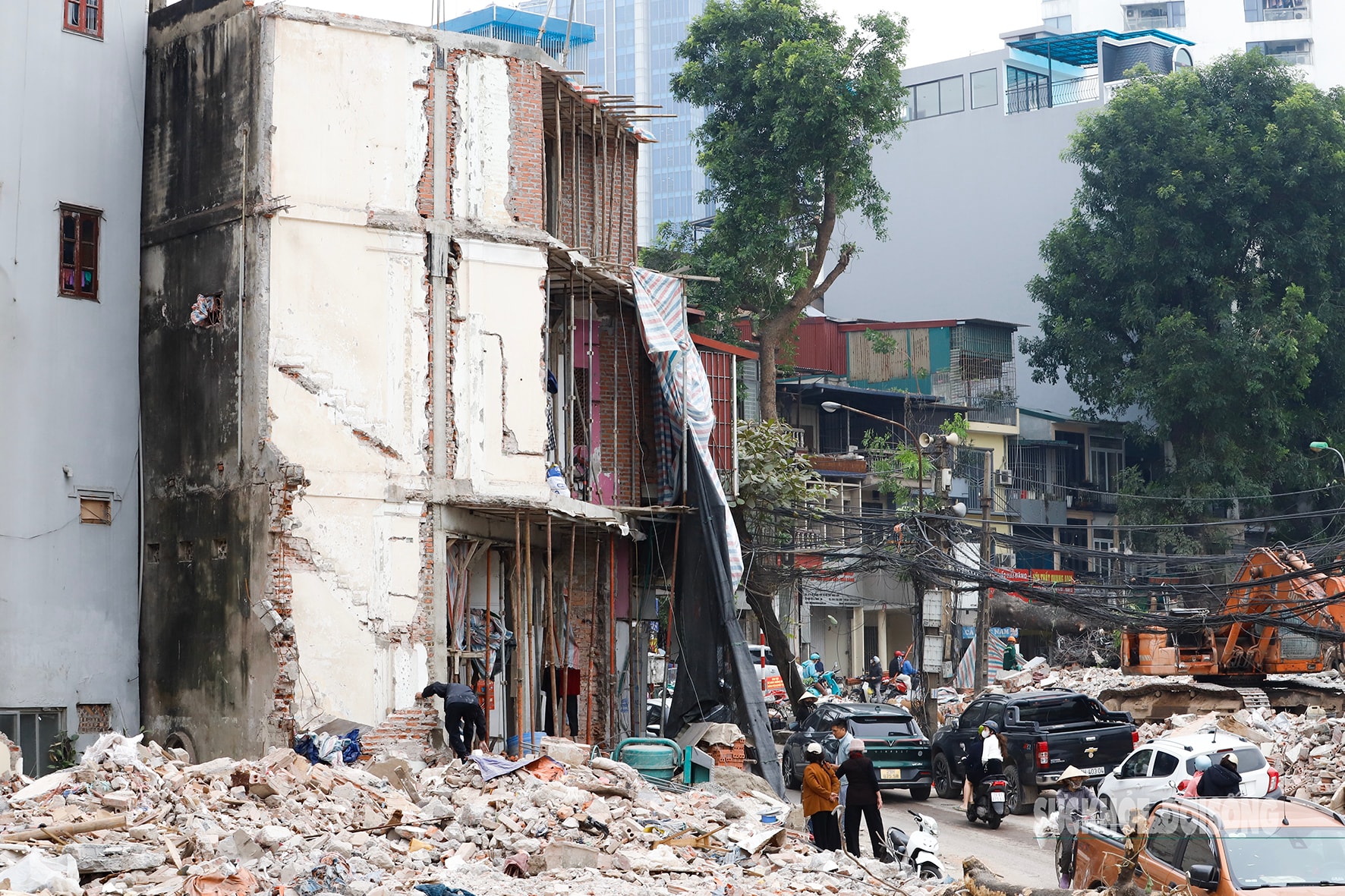Dãy nhà bám sát trục đường Đê La Thành biến mất, lộ diện mặt bằng 'khổng lồ' của Vành đai 1 - Ảnh 4.
