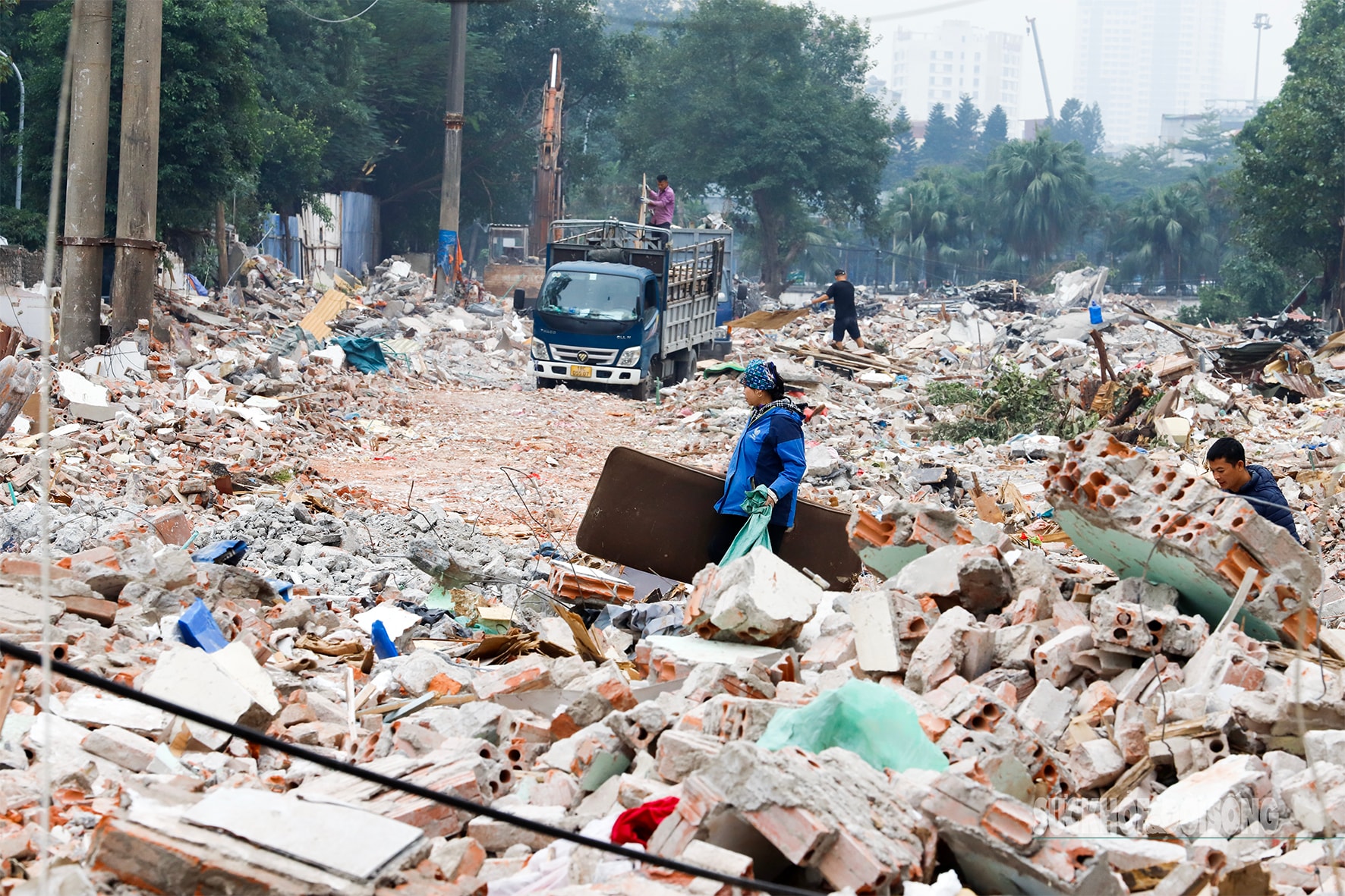 Dãy nhà bám sát trục đường Đê La Thành biến mất, lộ diện mặt bằng 'khổng lồ' của Vành đai 1 - Ảnh 3.