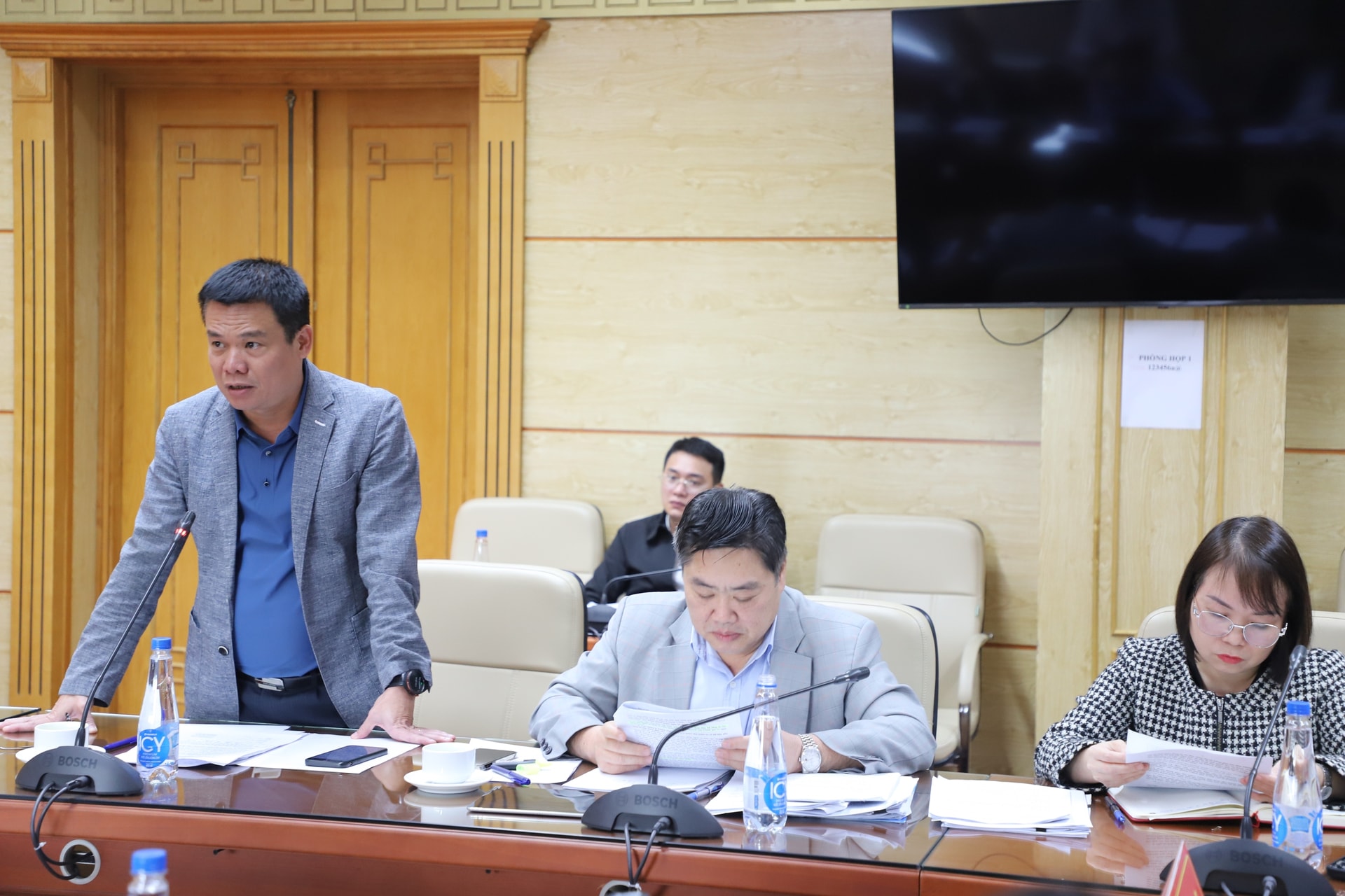 Quyết liệt hoàn thiện, chuẩn hóa, công khai đầy đủ các quy định thủ tục hành chính lĩnh vực y tế- Ảnh 3. Quyết liệt hoàn thiện, chuẩn hóa, công khai đầy đủ các quy định thủ tục hành chính lĩnh vực y tế- Ảnh 3.