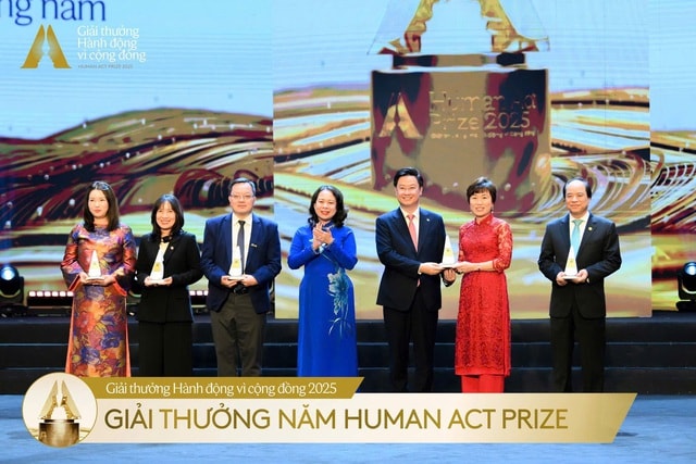 Quỹ Thiện Tâm được vinh danh hạng mục cao nhất trong lễ trao giải thưởng Hành động vì cộng đồng 2025- Ảnh 1. Quỹ Thiện Tâm được vinh danh hạng mục cao nhất trong lễ trao giải thưởng Hành động vì cộng đồng 2025- Ảnh 1.