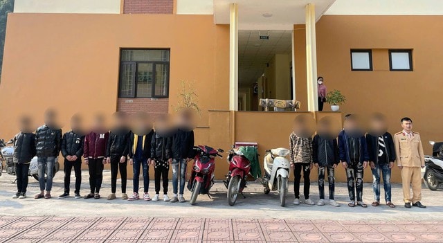 Phạt hơn 90 triệu, tạm giữ 13 xe mô tô của nhóm thanh thiếu niên vi phạm giao thông- Ảnh 1. Phạt hơn 90 triệu, tạm giữ 13 xe mô tô của nhóm thanh thiếu niên vi phạm giao thông- Ảnh 1.