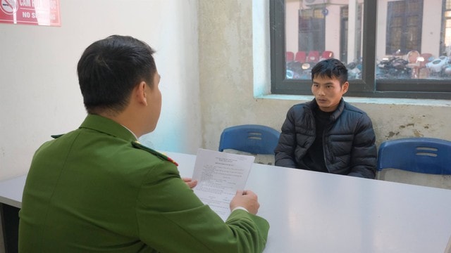 Khởi tố 2 đối tượng đánh bạc trên mạng- Ảnh 1. Khởi tố 2 đối tượng đánh bạc trên mạng- Ảnh 1.