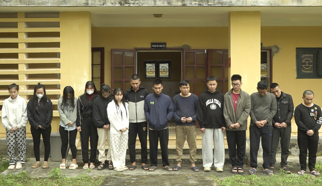 Bắt giữ nhóm lừa đảo gần 1.000 tỷ đồng khi vừa nhập cảnh về Việt Nam- Ảnh 1. Bắt giữ nhóm lừa đảo gần 1.000 tỷ đồng khi vừa nhập cảnh về Việt Nam- Ảnh 1.